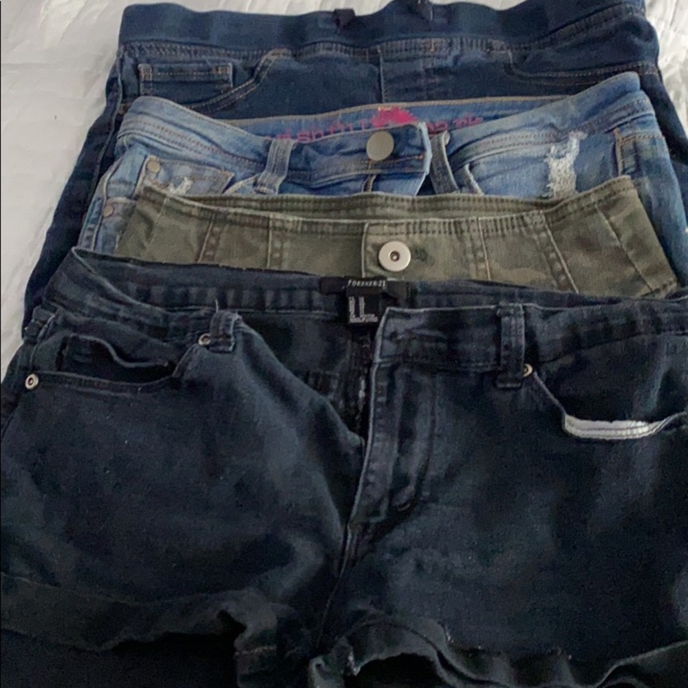 4 pairs of women’s denim shorts